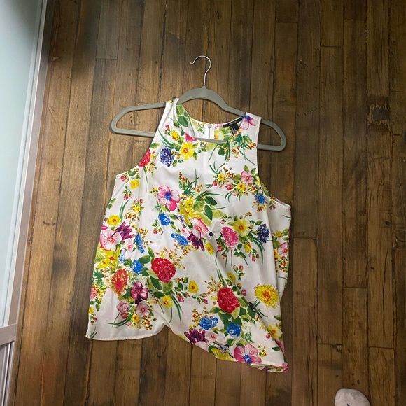 BUNDLE!! 5 shirts - Picture 3 of 7